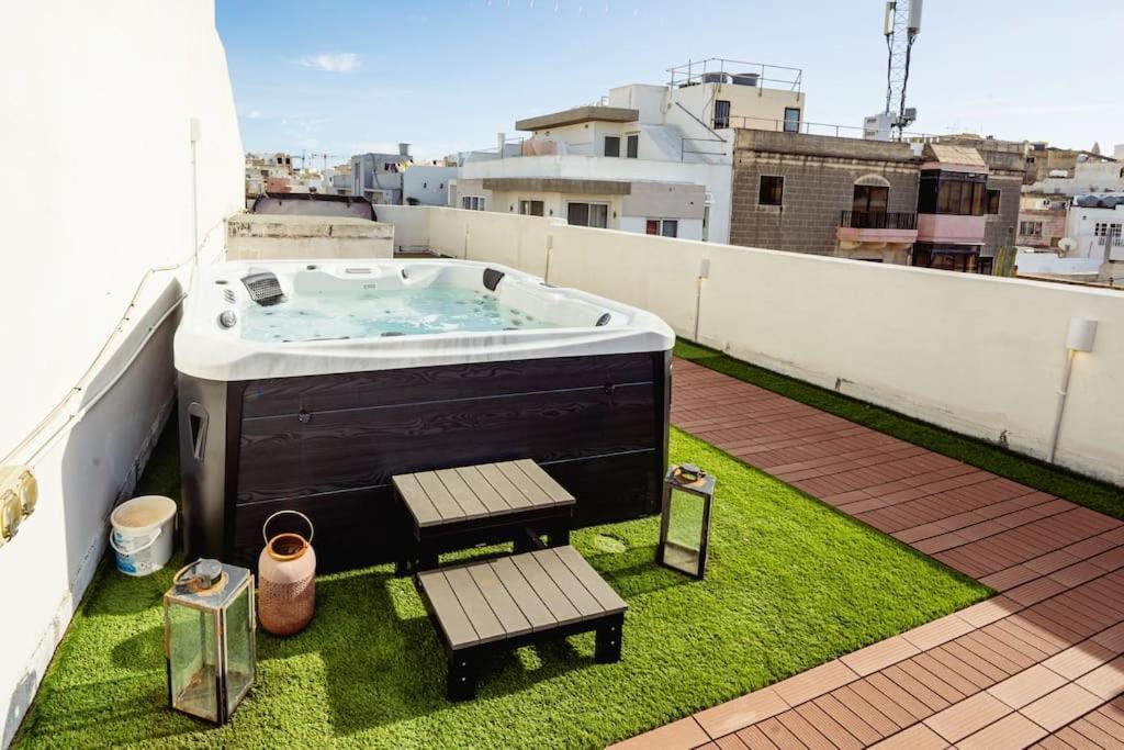 Luxury Designer Penthouse With Private Jacuzzi Apartment Sliema Ngoại thất bức ảnh