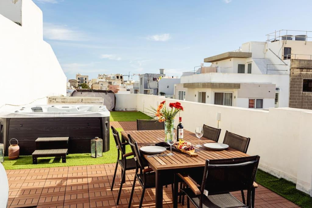 Luxury Designer Penthouse With Private Jacuzzi Apartment Sliema Ngoại thất bức ảnh