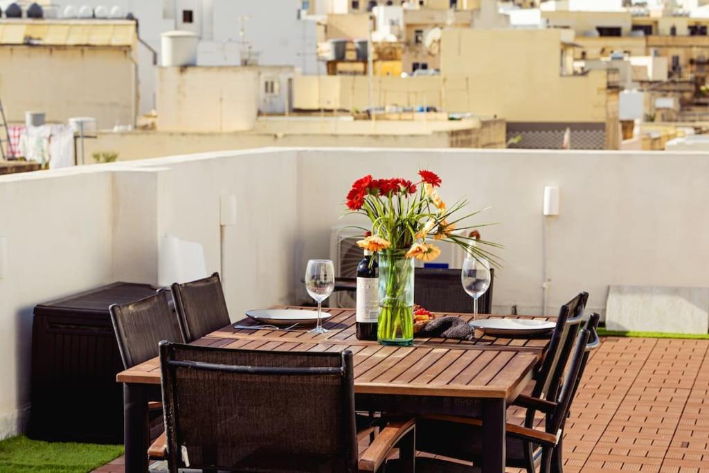 Luxury Designer Penthouse With Private Jacuzzi Apartment Sliema Ngoại thất bức ảnh